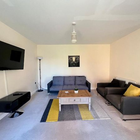 Spacious 2-Bedroom House With Free Parking Chatham  Exterior foto