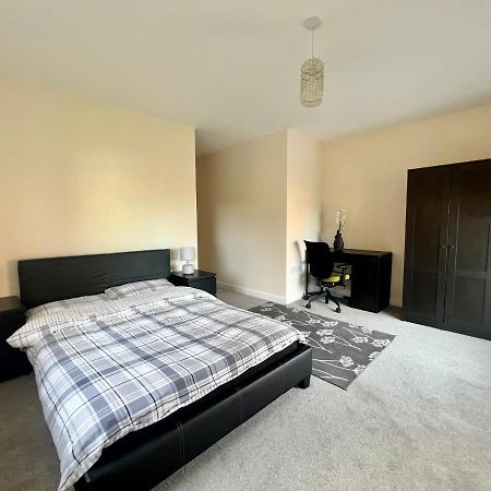Spacious 2-Bedroom House With Free Parking Chatham  Exterior foto