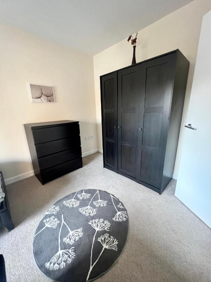 Spacious 2-Bedroom House With Free Parking Chatham  Exterior foto